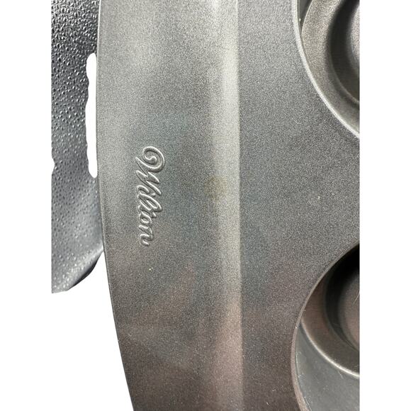 🍮 Wilton 6-Cup Mini Dress Shell Cake Pan Nonstick Bakeware - Picture 4 of 4